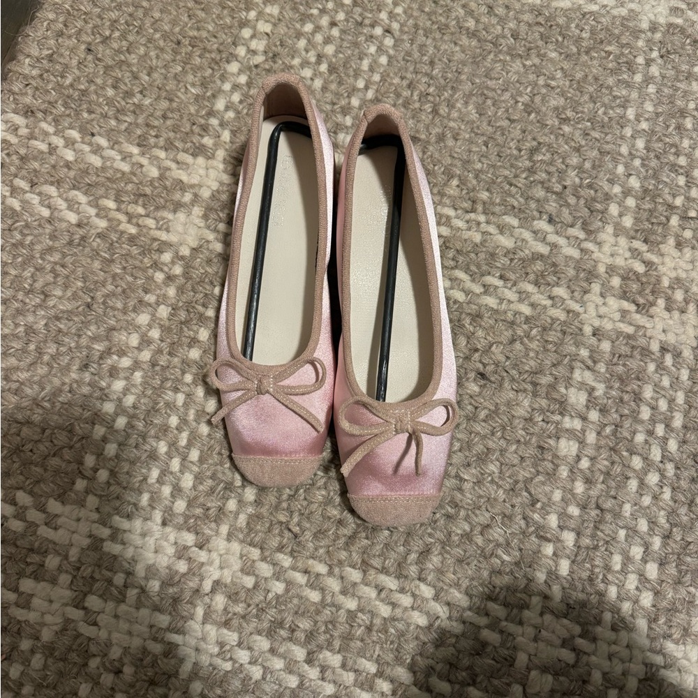 Pink pumps